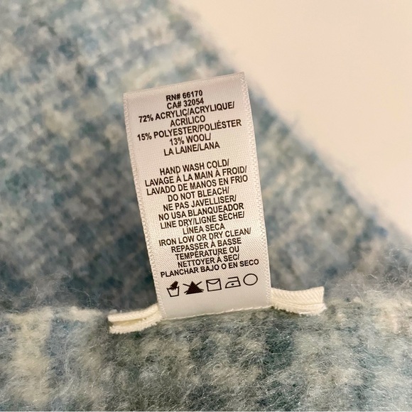 Fluffiest, warmest Anthropologie scarf - Picture 6 of 13